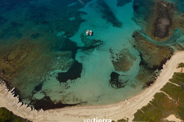 Las playas de Alónissos: viajamos a Grecia y descubrimos que todavía es posible perderse en una isla del Egeo
